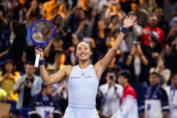 优配痢略 时隔88天重返赛场，郑钦文问：“大家想不想我啊？”